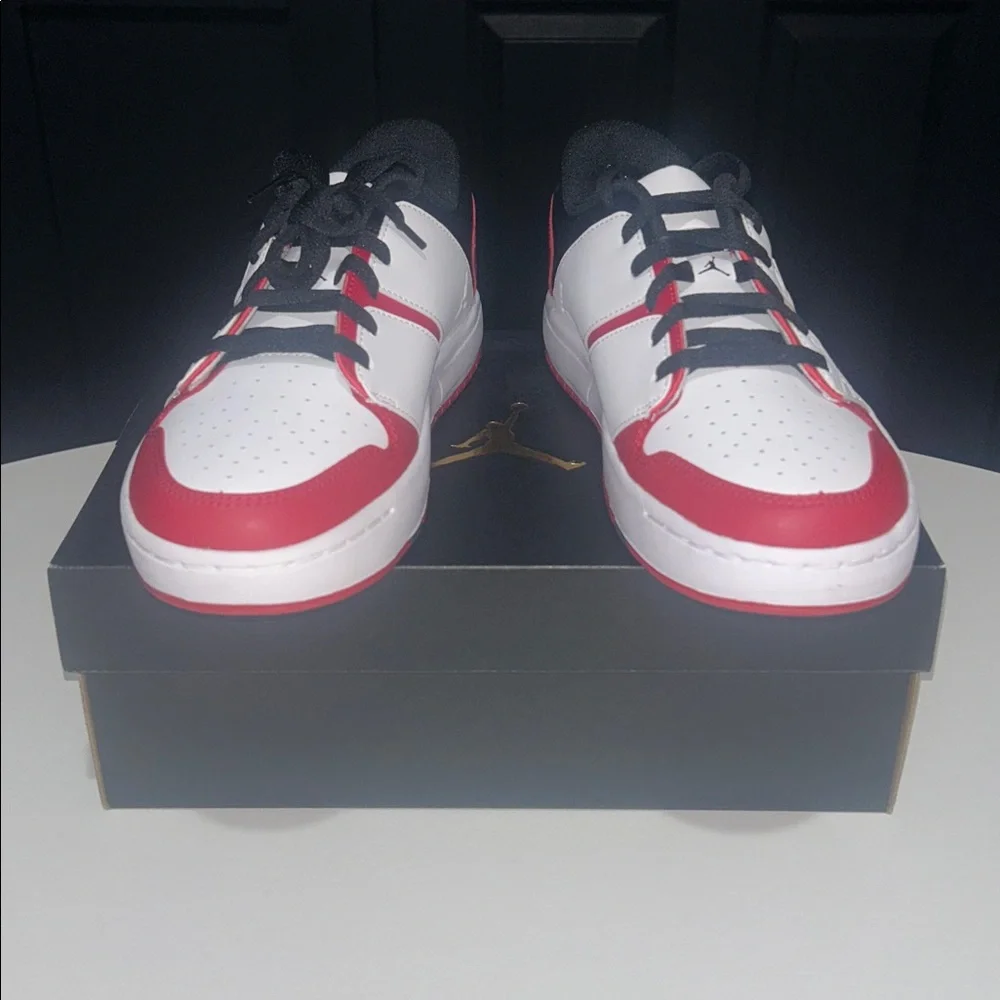 Jordan Nu Retro 1 Low “Varsity Red White Black” Youth Size 7Y - Picture 4 of 12